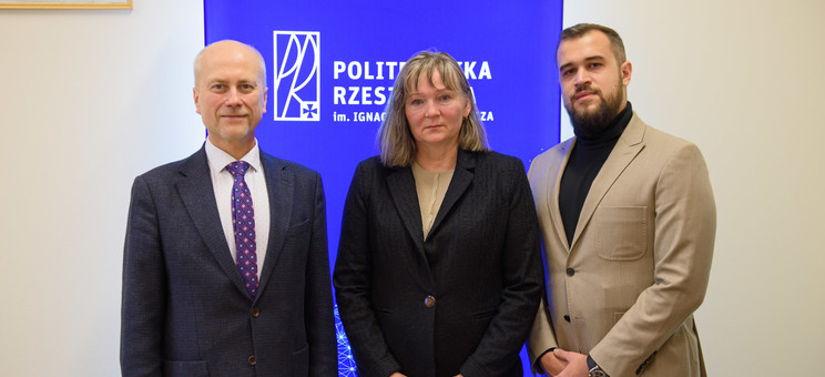 Od lewej: prof. J. Sęp, prof. PRz J. Zamorska, W. Żądło,  fot. A. Surowiec